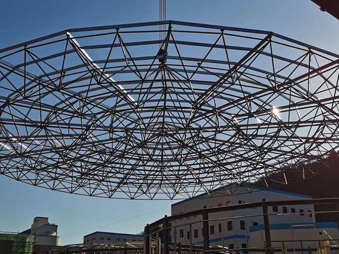 临沧螺栓球网架工程施工现场